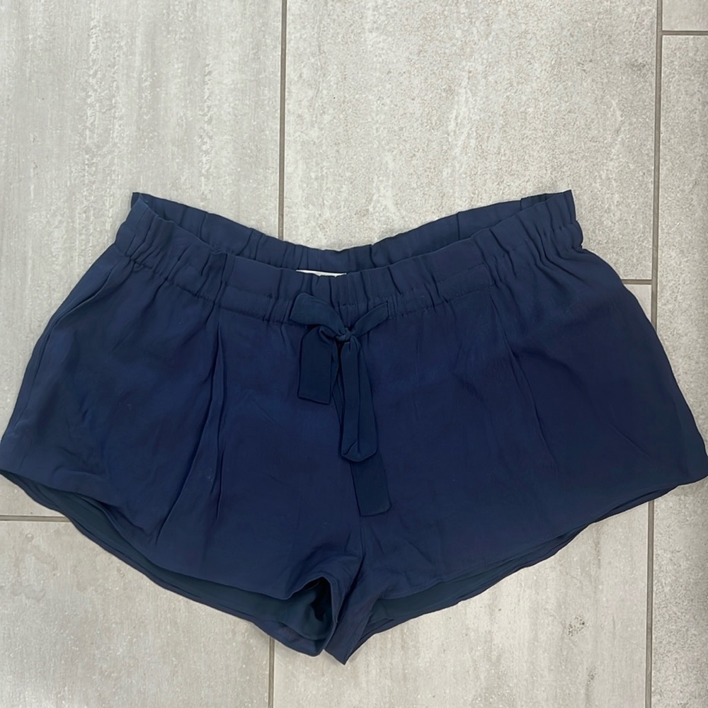 Flowy Wilfred/aritzia shorts